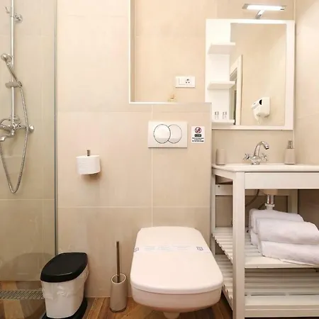 Redstone Luxury Apartmán *